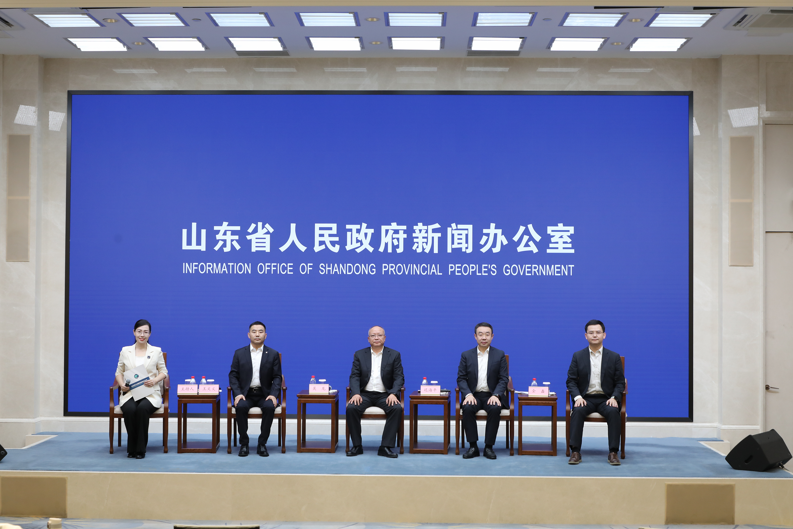 AT9A8006.png AT9A8006.png